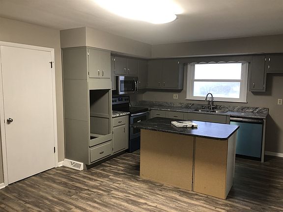 4th image of 624 W Ladd Ave