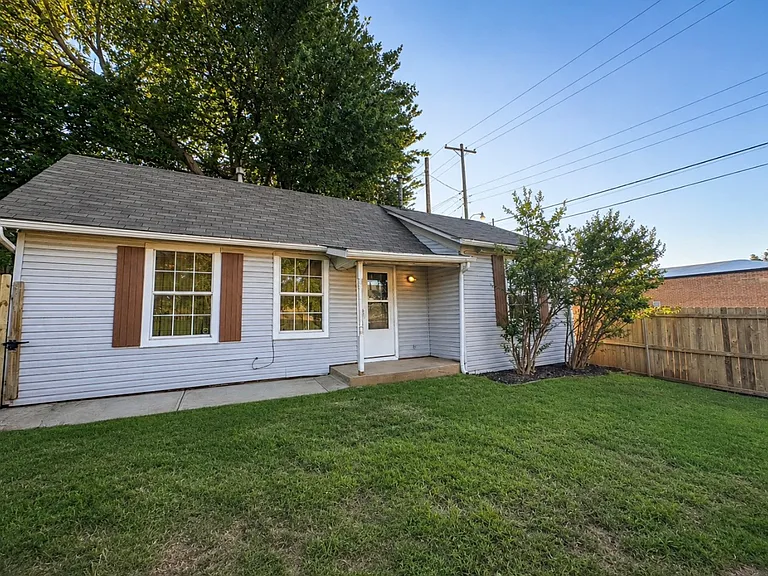 Front of House (Complete Privacy Fence with Gated Entry)