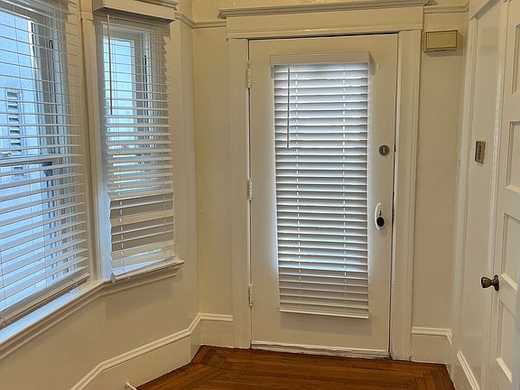 5th image of 4026 Broadway
