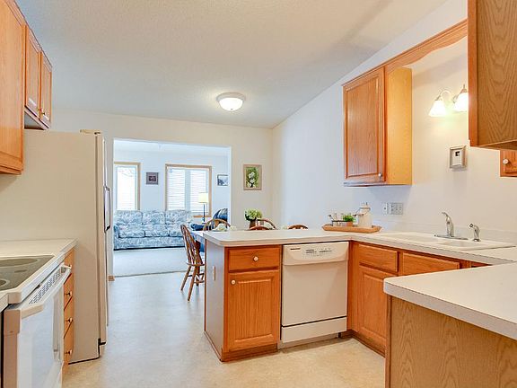 3rd image of 3645 Zinnia Ln N