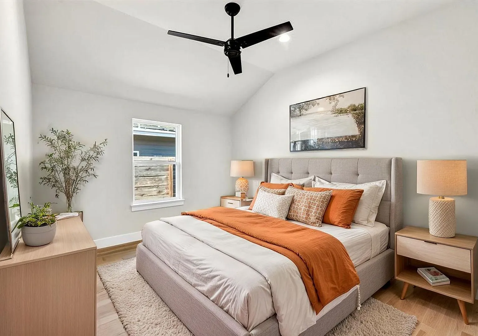 Central Austin: Modern 4-Bedroom Home with Private Pool, Office & Luxury Finishes — Photo 3