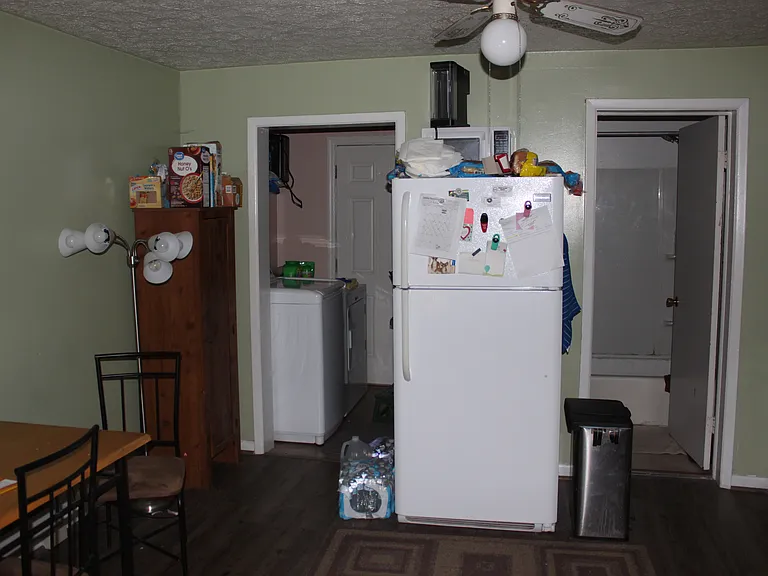 318 E Hazel St — Photo 2