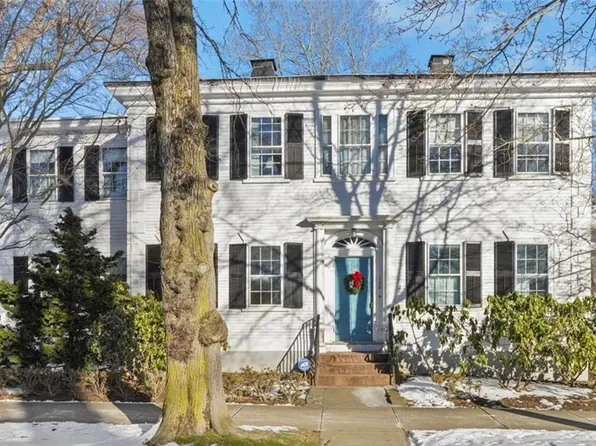 132 High St, Bristol, RI 02809