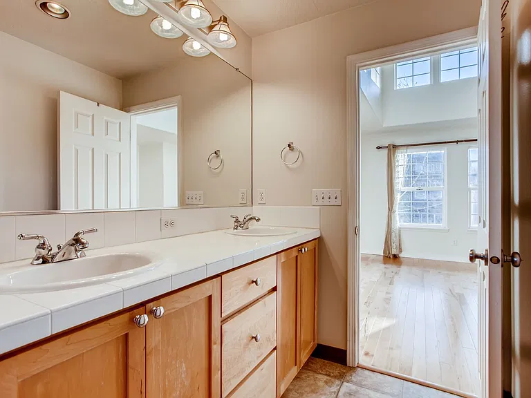 889 NE Caden Ave — Photo 17