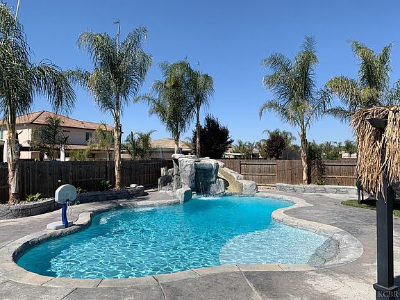 3rd image of 1055 W Quail Rock Way