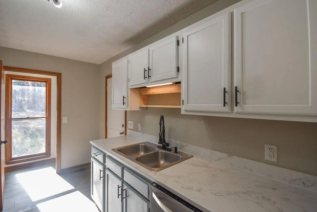 Primary Photo - 136 N Hillside Dr