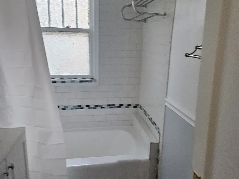 10918 S Vernon Ave — Photo 31