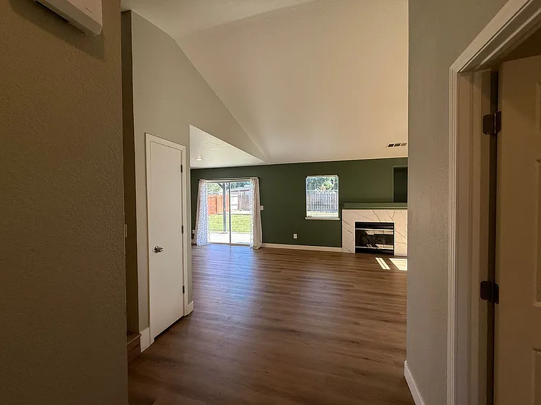 16664 Sheffield St — Photo 4