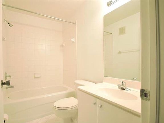 5th image of 1270 SE 28th Ct Unit 204