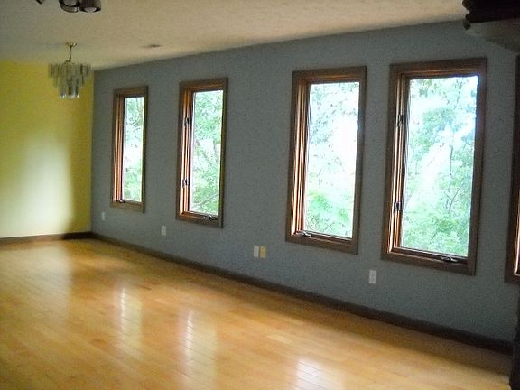 4th image of 816 Suncrest Pl