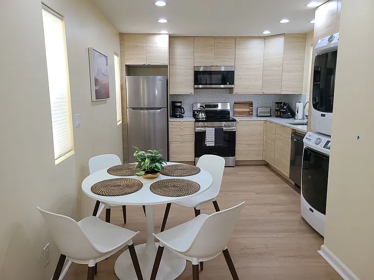 3043 Oliphant St — Photo 35