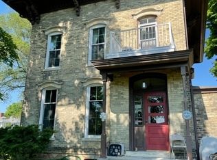 915 Hickory St, Waukegan, IL 60085