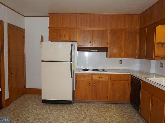 5th image of 412 Charles St