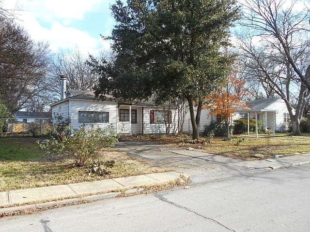 2nd image of 210 Bowman St