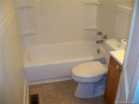 3rd image of 1421 Short St