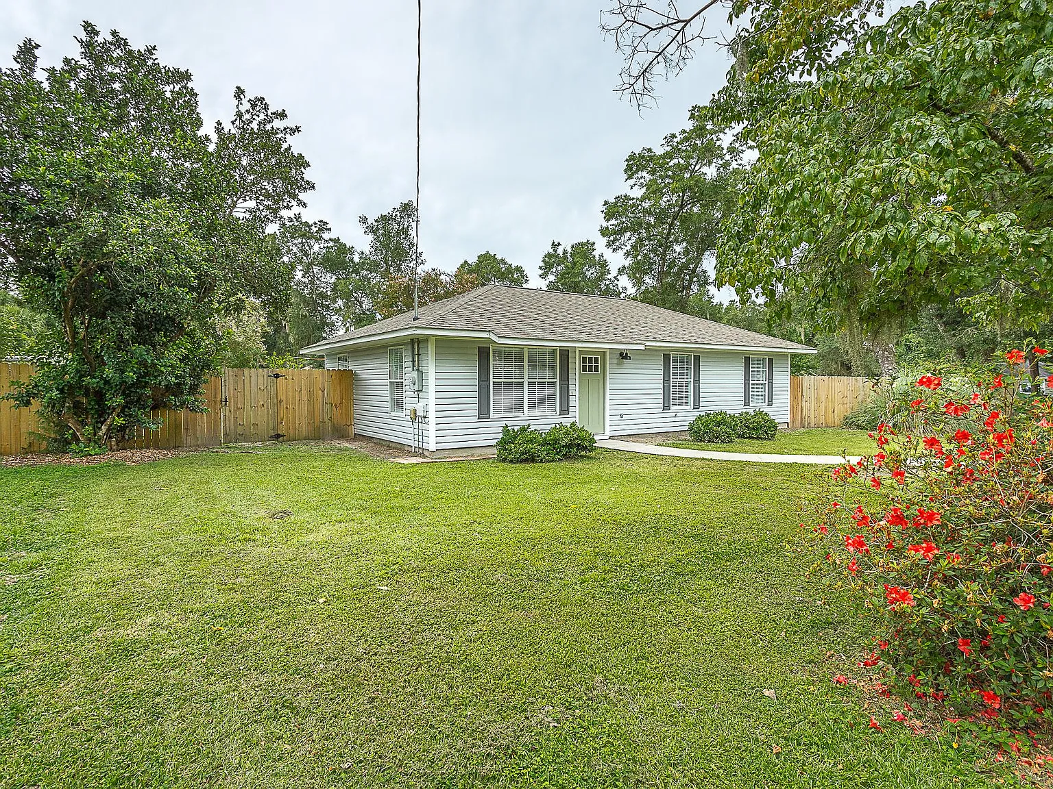 33 Dogwood Dr — Photo 3