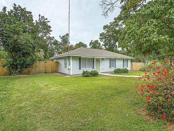 3rd image of 33 Dogwood Dr