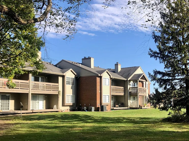 1119 Plymouth Dr — Photo 1
