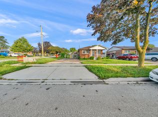 28 Donley St, Kitchener, ON N2M3P1
