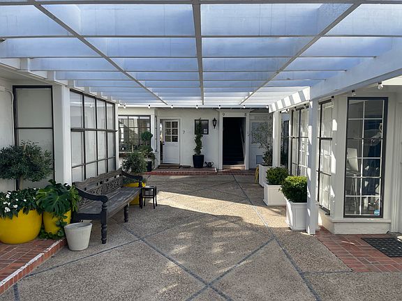 El Portillo Courtyard