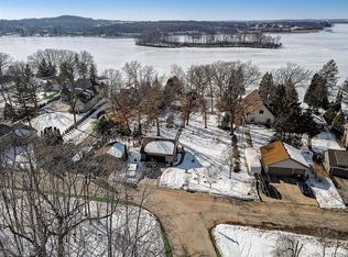 5950 N River Bay Rd, Waterford, WI 53185