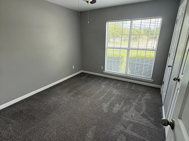 200 Melrose Ln — Photo 3