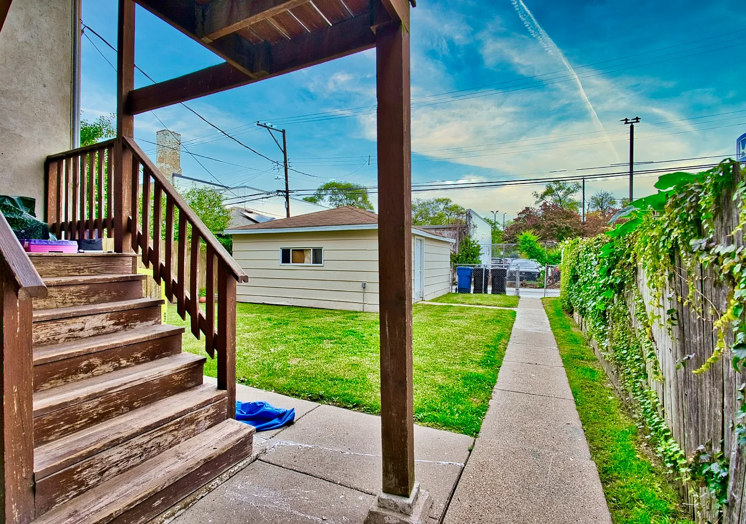 3 bed, 1.5 bath, 1111 sqft, $2,700 — Photo 3