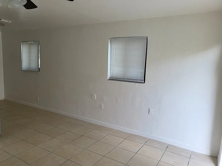 308 NW 5th Ter #1 — Photo 5