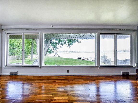 4th image of 1576 Ambs Shore Dr