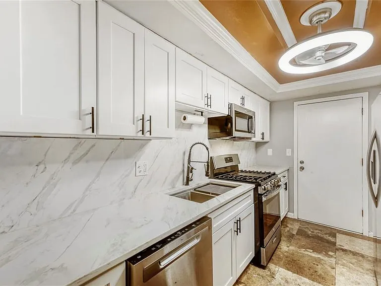 6851 Roswell Rd #M13 — Photo 14