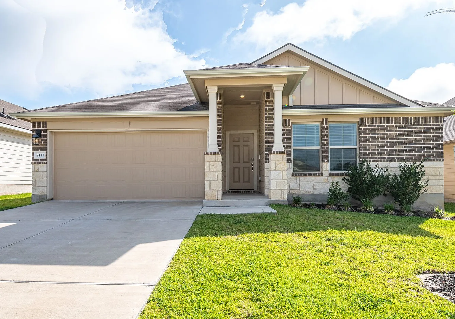 Beautiful 3 Bed/2 Bath Smart Home! Available for Immediate Move in! — Photo 4