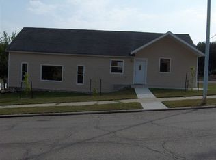 409 White St, Jackson, MN 56143