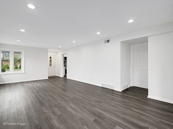 4th image of 9608 Johanna Ave