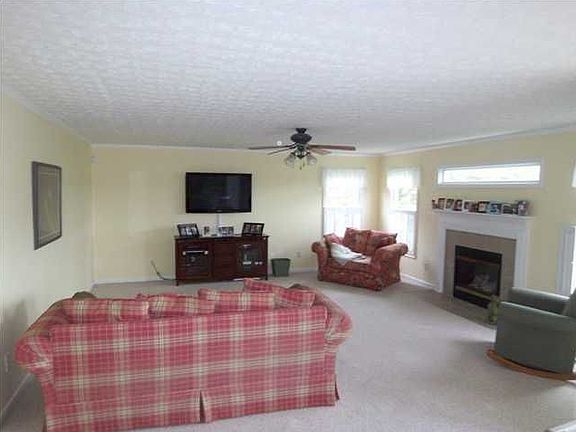 2nd image of 4206 Meadowbend Way