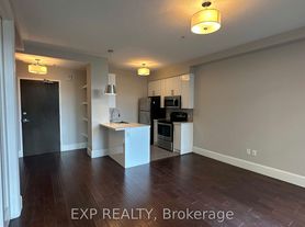 112 King St E