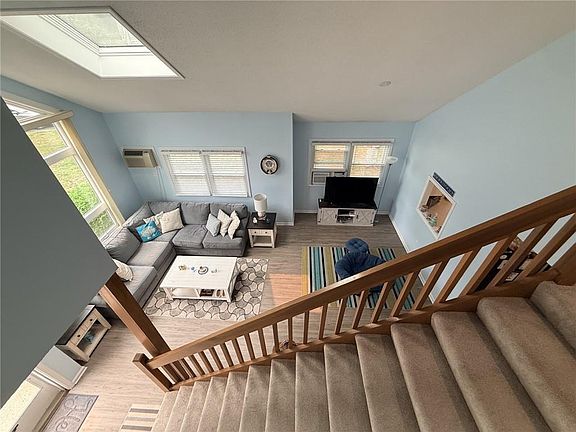 4th image of 74 Quannacut Rd #A