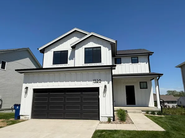1526 S Kings Grove Ave, West Des Moines, IA 50266