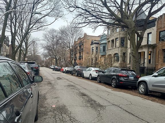 4th image of 824 W Oakdale Ave #3
