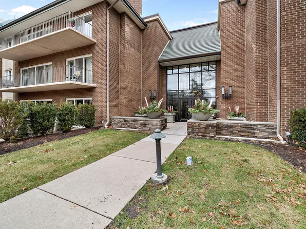 4 Oak Brook Club Dr APT G302, Oak Brook, IL 60523