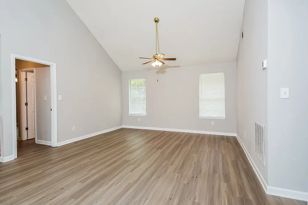 3 bed, 2.0 bath, 1145 sqft, $1,670 — Photo 4