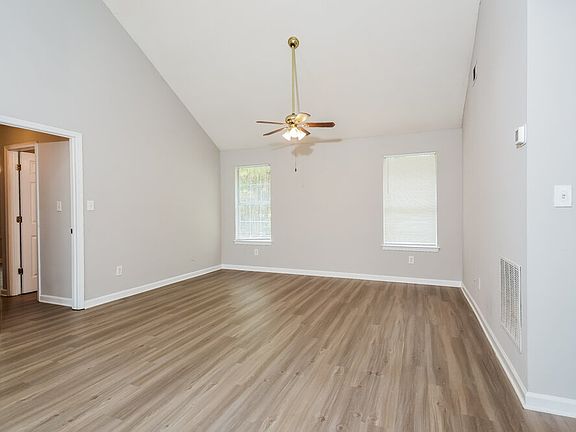 4th image of 1560 Wembley Dr