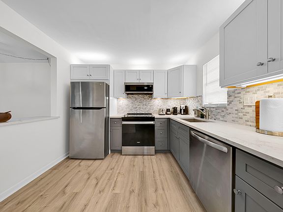 4th image of 9233 SW 8th St APT 305