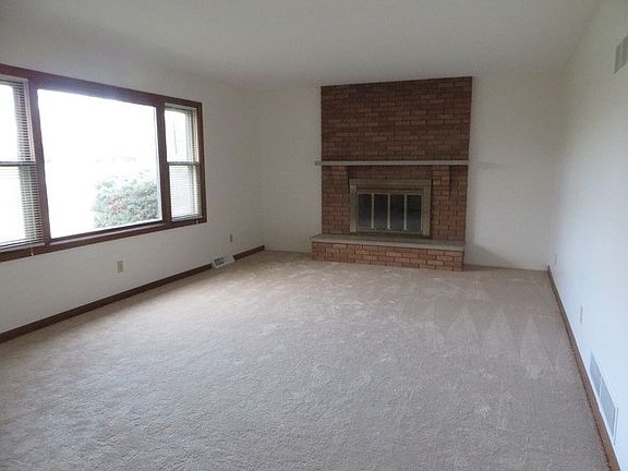3rd image of 23405 W 135th St