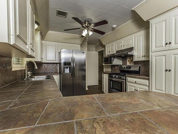3rd image of 308 Genevieve Dr