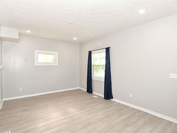 4th image of 4110 E 10th St