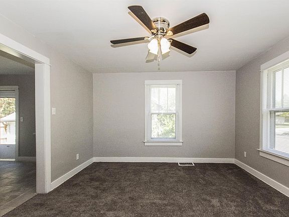 4th image of 323 Bellaire Ave