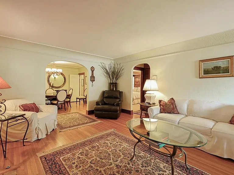 1027 Encino Row — Photo 3
