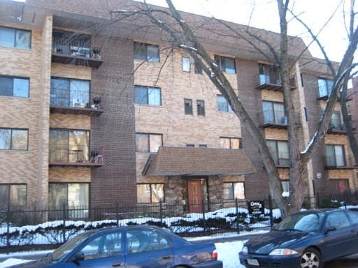 1st image of 1629 W Greenleaf Ave APT 404