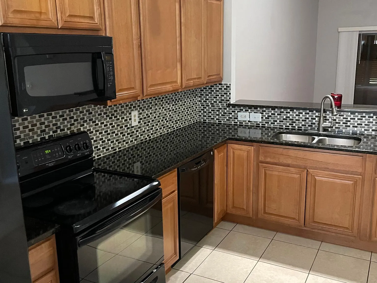 2 bed, 1014 sqft, $2,000 — Photo 3