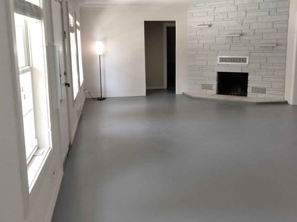 1st image of 2900 N Tamarack Dr #1